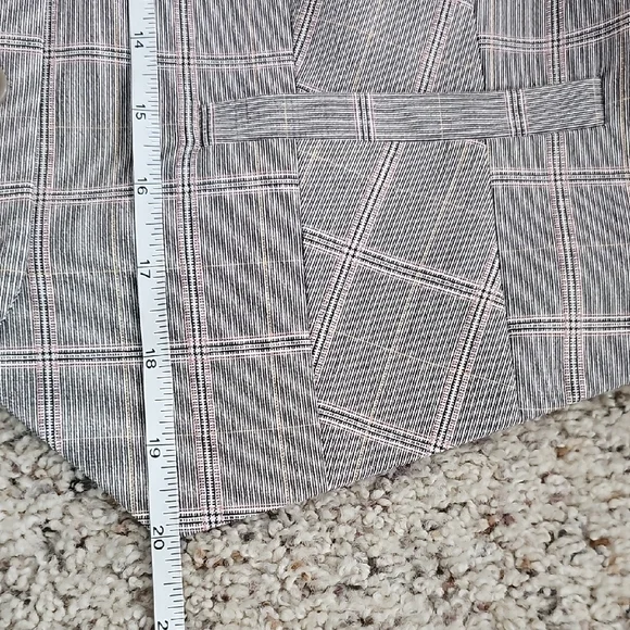 Express sz M gray plaid button-up vest - Picture 7 of 13
